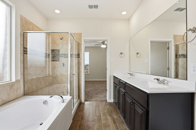 Building Photo - Beautiful on Burlingame