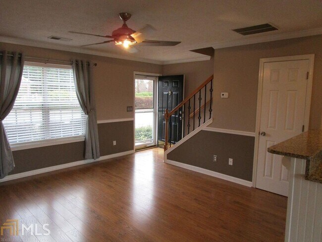 Building Photo - 2828 Florence Dr