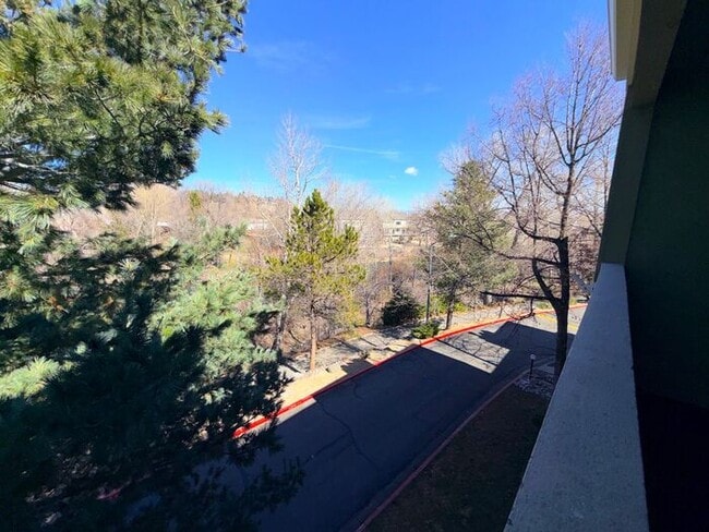 Building Photo - Rollin' on the River - Top Story Riverfront Condo