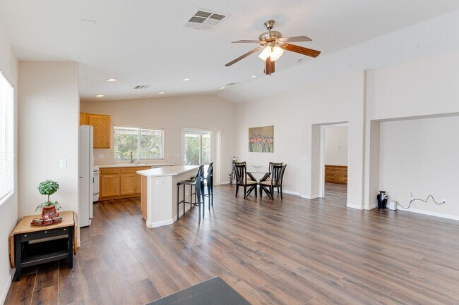 Building Photo - CHARMING 2 BEDROOM HOME IN GATED COMMUNITY...