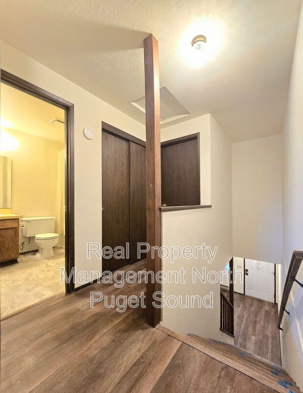 Building Photo - 1322 Maple St