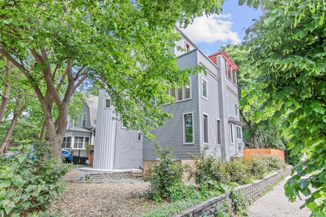 Building Photo - 519 W 22nd St