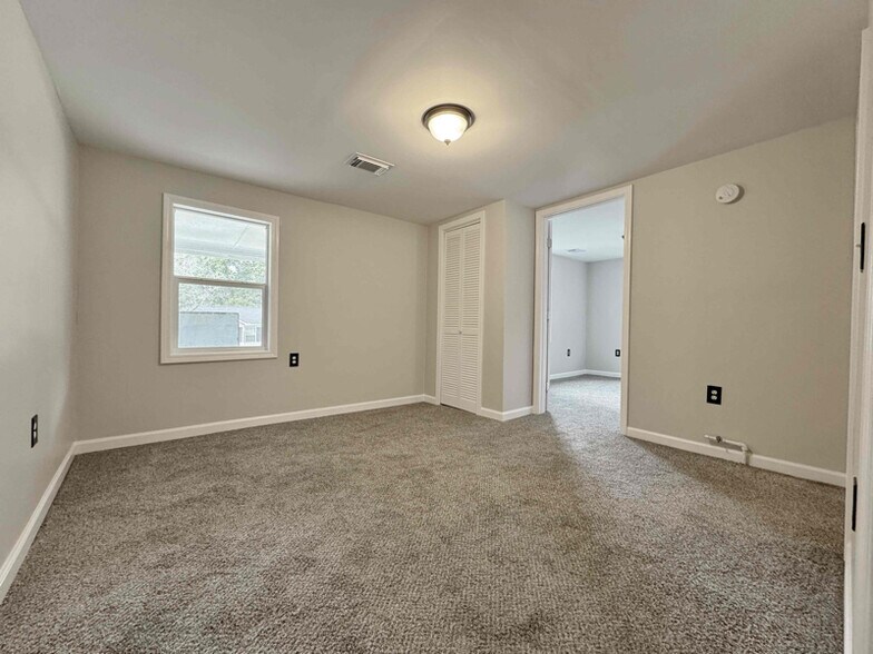 Building Photo - 60 Williams St