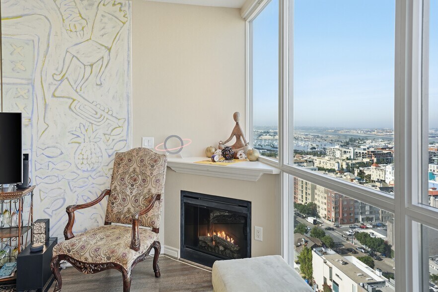 Building Photo - 300 W Beech St