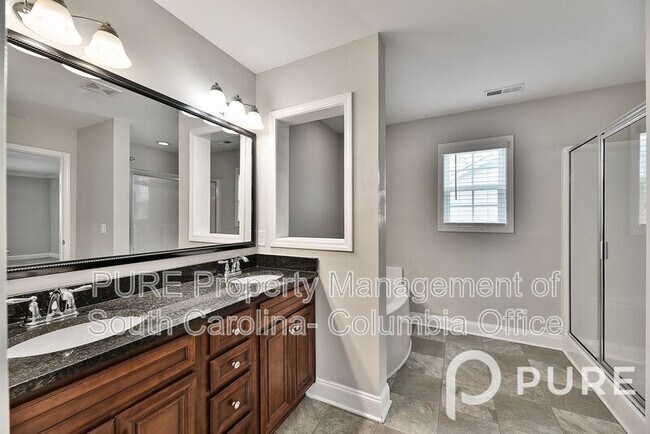 Building Photo - 1074 Acacia Ln