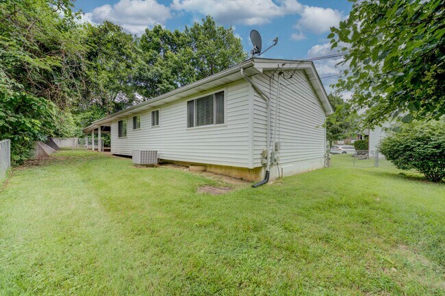 Building Photo - Beautiful renovated three bedroom house