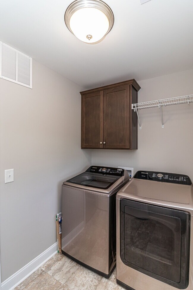 Building Photo - 208 Weeping Willow Dr