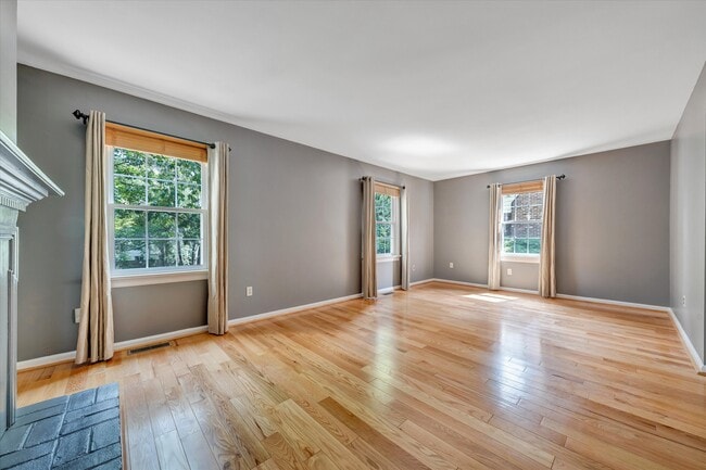 Building Photo - 104 Southampton Ct