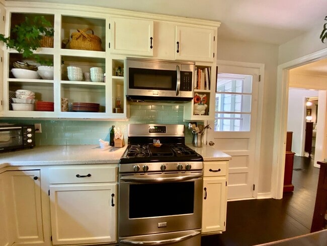 Building Photo - North AVL - Spacious Home with Large Yard and Outdoor Fireplace!