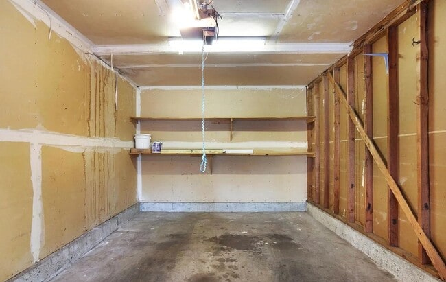 Building Photo - 3 BD/2 BA Gorgeous Pet-Friendly Home in Fa...