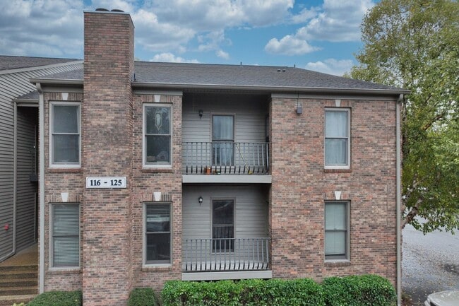 Building Photo - **UPDATED FIRST-FLOOR CONDO IN DESIRABLE P...