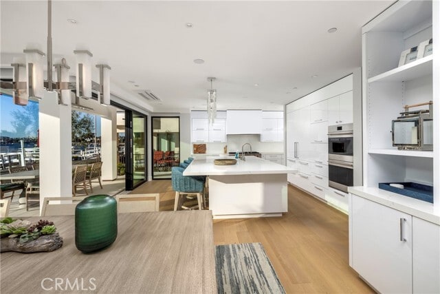 Building Photo - 130 S Bay Front