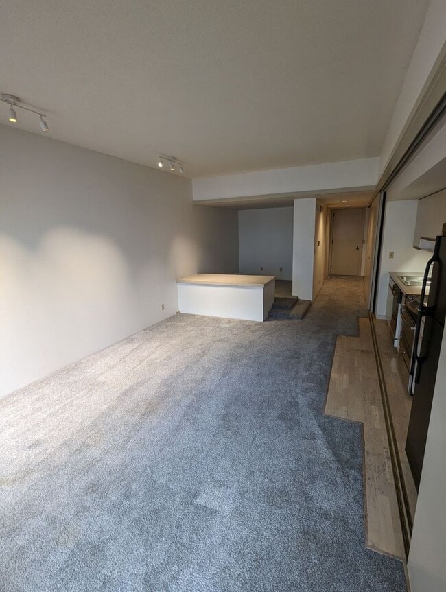 Building Photo - Adorable One Bedroom Seattle Condo in Unbeatable Location - Walk to Pike Place Market!