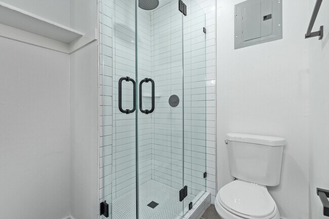 Building Photo - 3 bed | 2 bath Casita Style Home - 1 Mile to ASU!