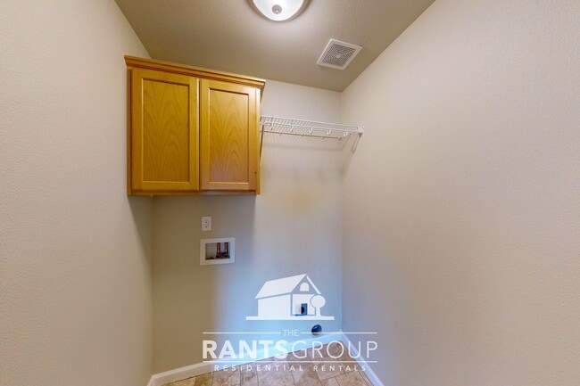 Building Photo - Spacious home in the Olympia School Distri...