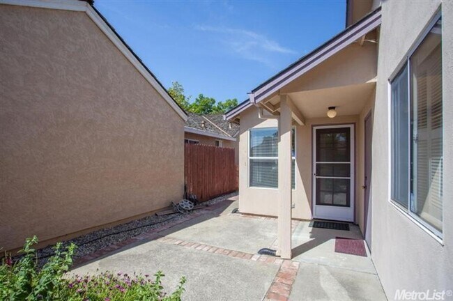 Building Photo - West Davis three bedroom available for September move in!