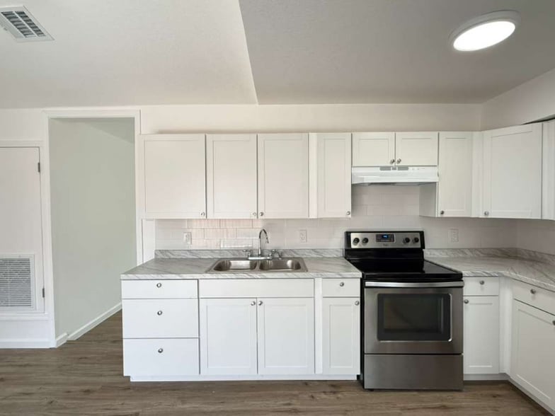 Building Photo - 8827 Slumber Ln