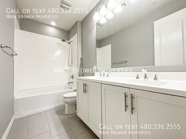 Building Photo - 7472 E Paraiso Dr