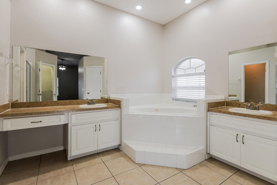 Building Photo - 7734 Ashford Dr