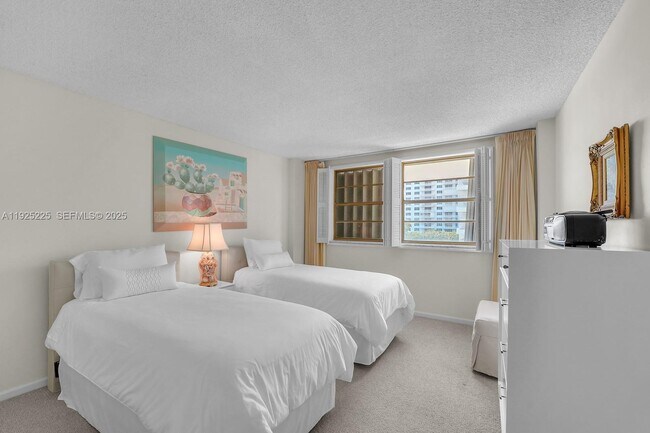 Building Photo - 177 Ocean Ln Dr