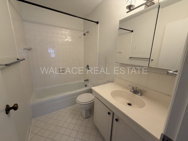 Building Photo - FANTASTIC 2 BEDROOM, 2 BATH CONDO IN THE HEART OF SEQUOYAH HILLS!!