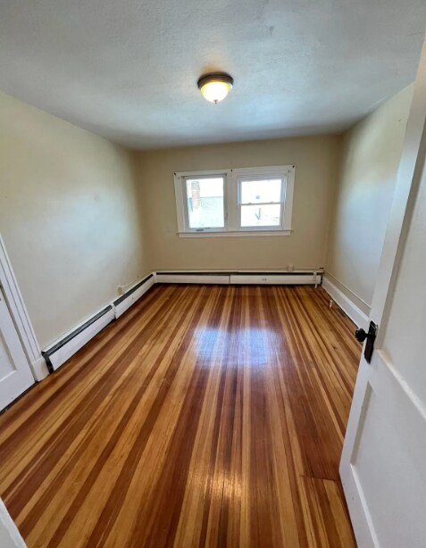 Building Photo - 62 Quaker Ln S