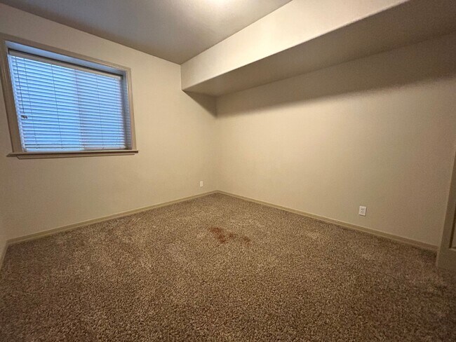 Building Photo - Impressive Home w/ 6 Bedrooms, Full Finished Basement, Lawn Care Included!