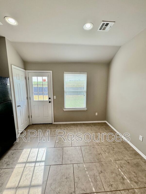Building Photo - 2920 Cider Mill Ln