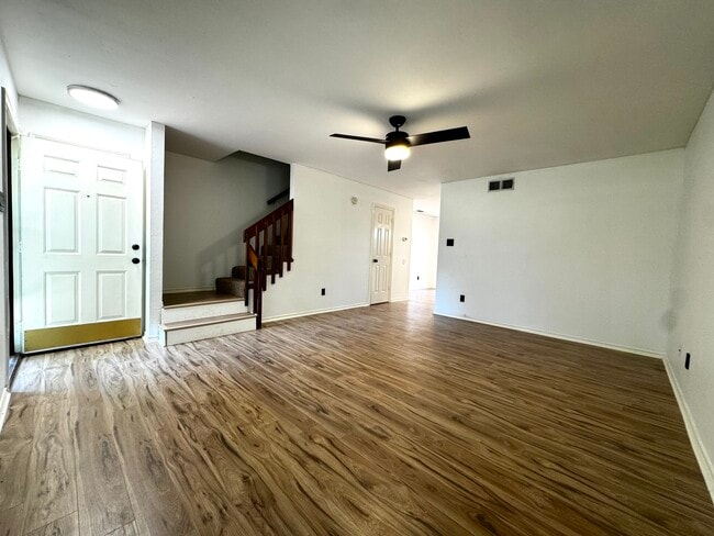 Building Photo - 2058 Owasso St