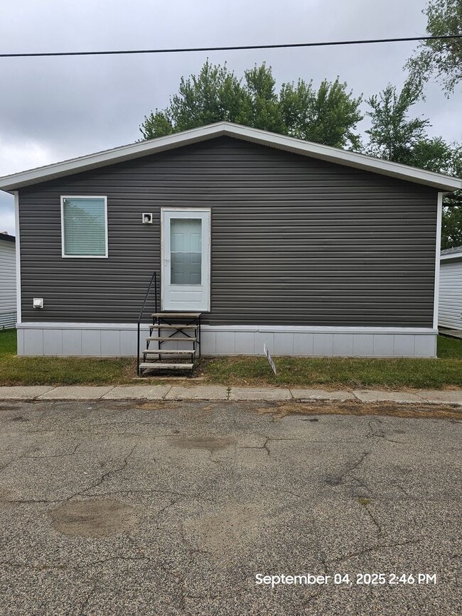 Primary Photo - 3 bed 2 bath Manufactured Home