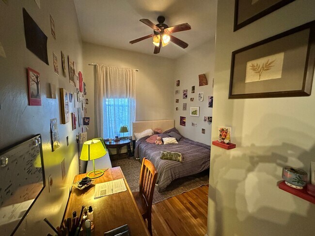 Building Photo - Charming 4 Bedroom-No Broker Fee