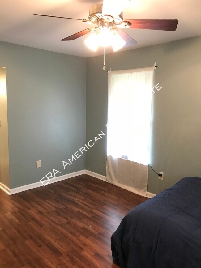 Building Photo - 912 Spruce Ct