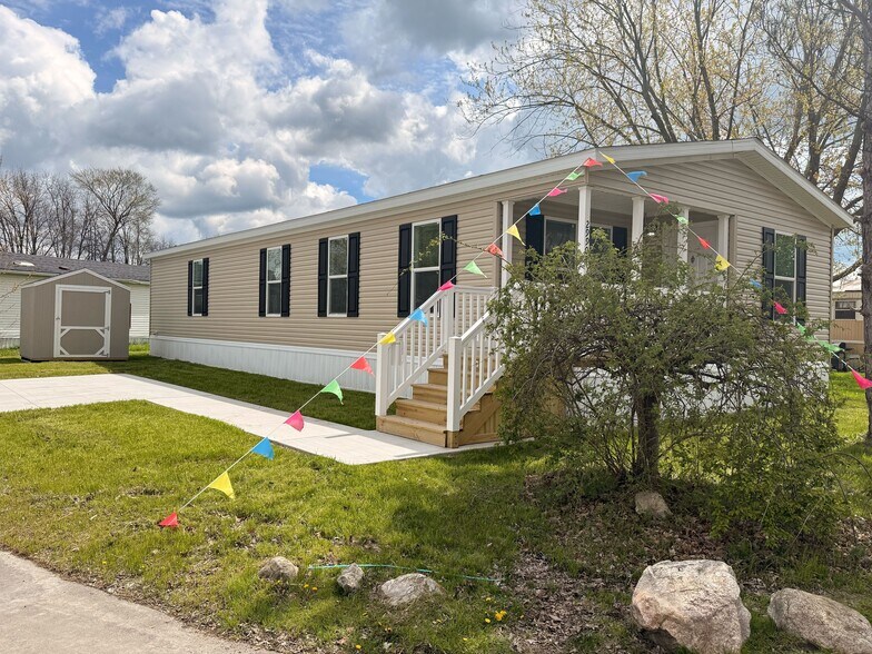 Building Photo - 29909 Flushing Dr