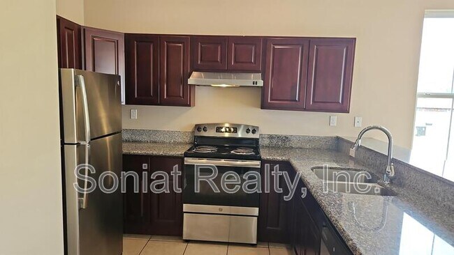 Building Photo - 2812 Spain St