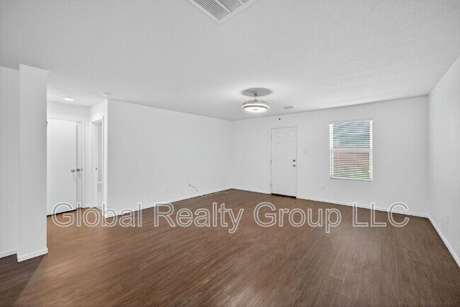 Building Photo - 7139 Quarter Moon