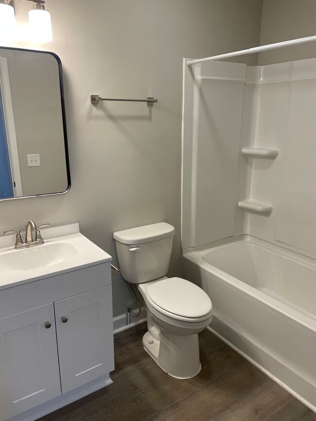 Building Photo - 2412 N Cleveland Ave