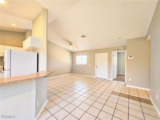 Building Photo - 721 Hightower Ave S