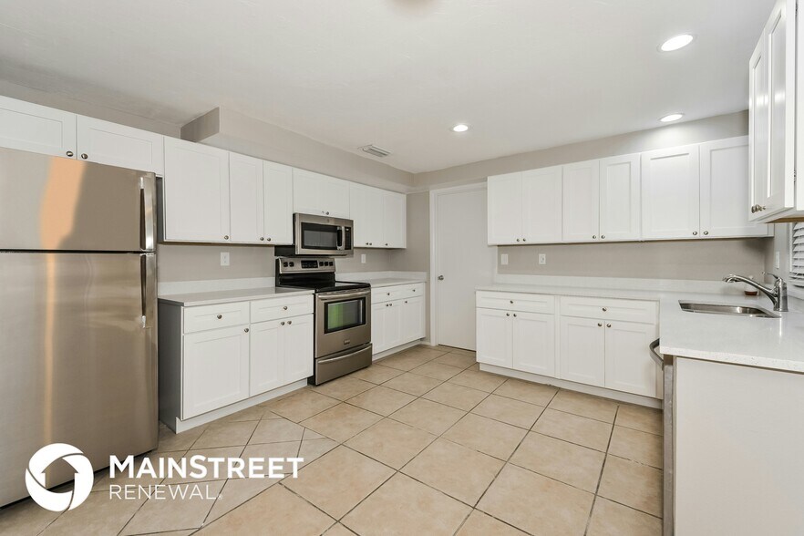 Building Photo - 5432 Kensington St