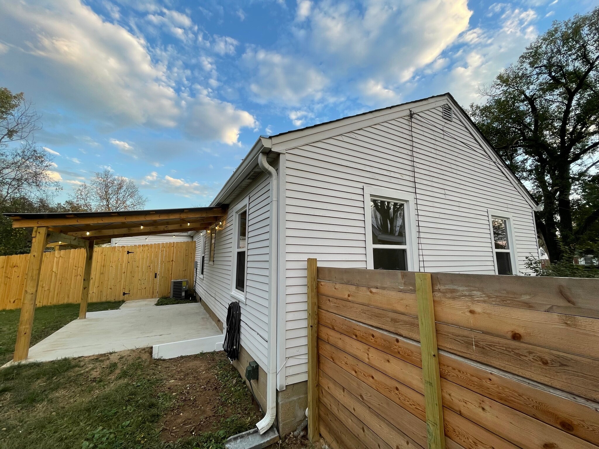 Building Photo - 129 Gordon Ter