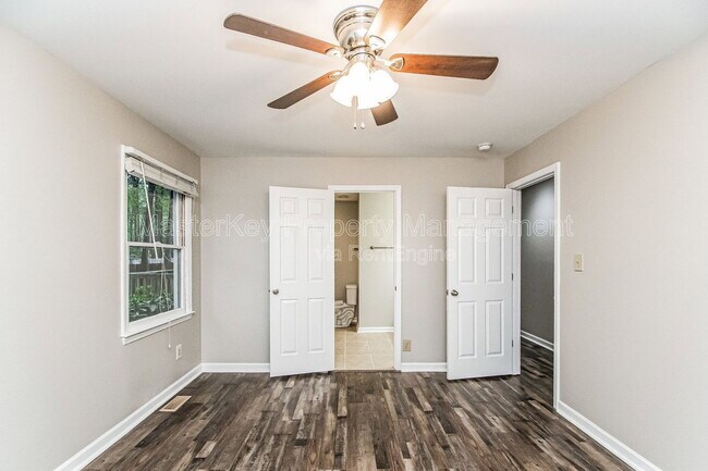 Building Photo - 407 E Dynasty Dr