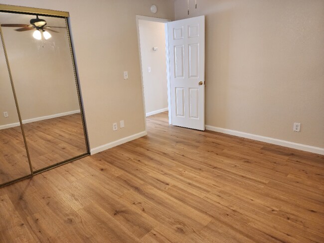 Building Photo - 725 Pope Dr