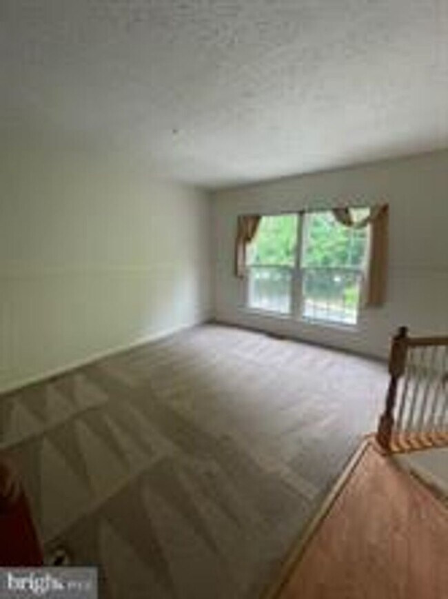 Building Photo - SPACIOUS TH IN OLNEY