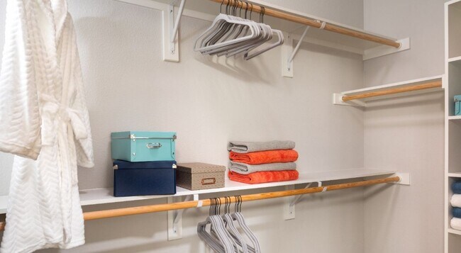 Building Photo - 500 Throckmornton-1141