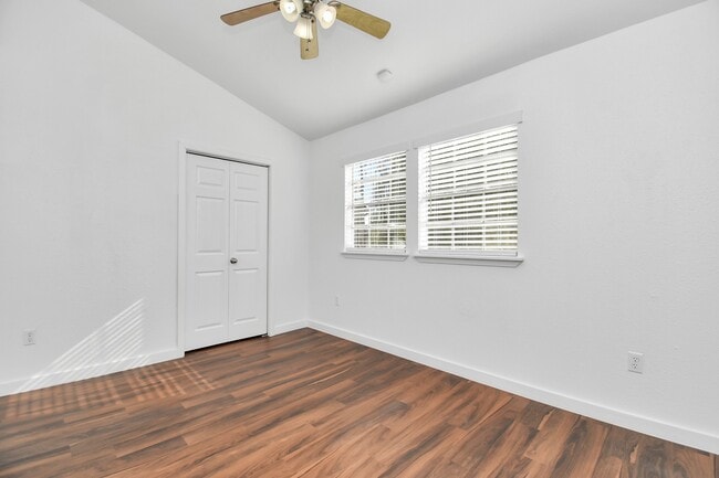 Building Photo - 2002 Gentryside Dr