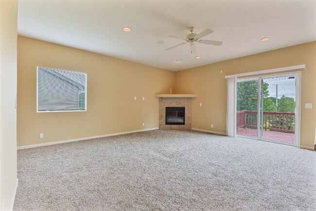 Building Photo - 14252 Newport Ave