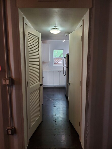 Building Photo - 1534 W Pierce St