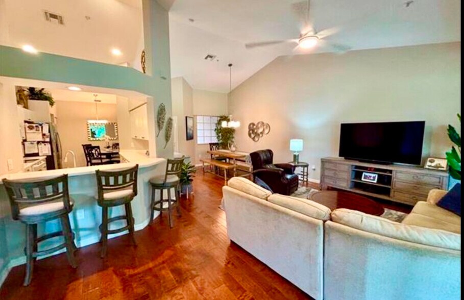 Building Photo - 8125 Celeste Dr