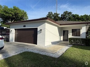 Building Photo - 5140 SW 24th St