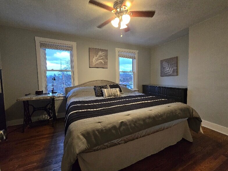 Building Photo - 1042 Lessing St