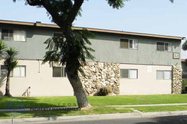 Building Photo - 141 E. Wakefield